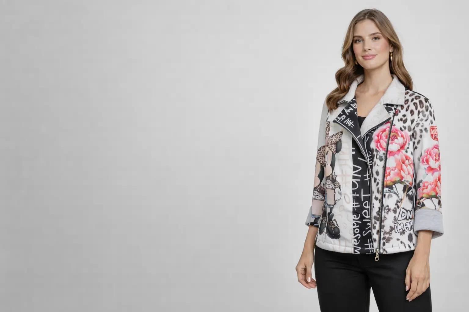 "Chaqueta mujer estampada con Minnie Mouse estilo urbano, chaqueta femenina con diseño animal print y flores, look moderno IRMA moda mujer
